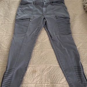White House Black Market The Skinny Ankle pant in gray. Great quality. Size 12